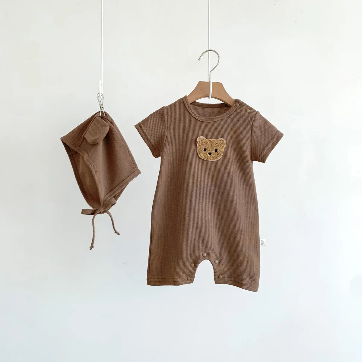 Barboteuse Ours Patch + Chapeau – Bébé Unisexe 0-24 mois