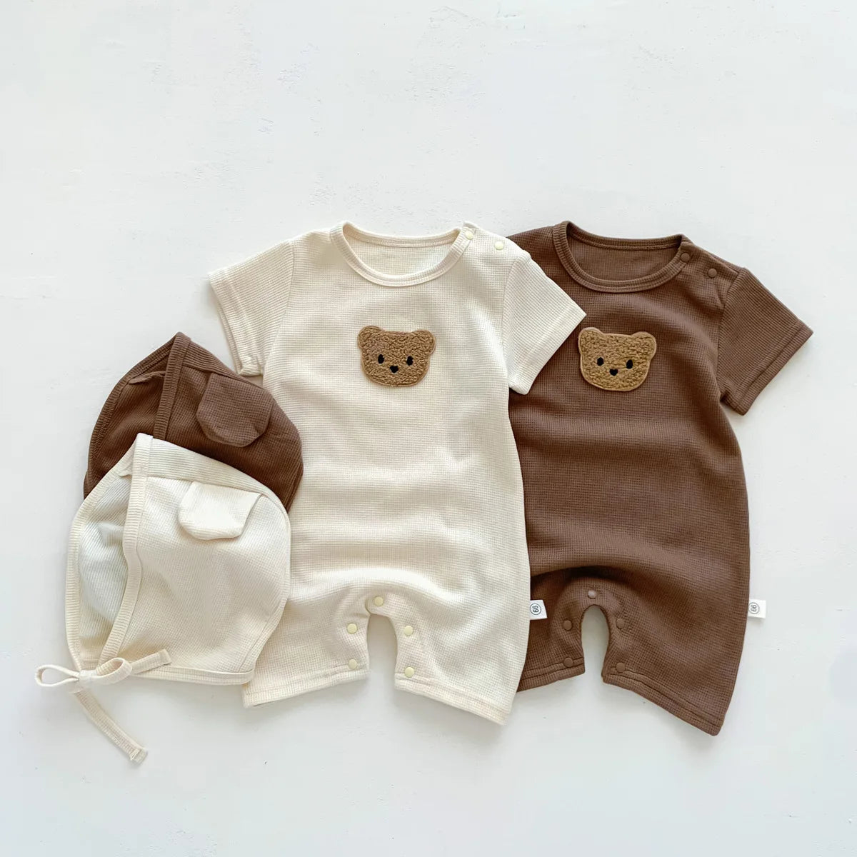 Barboteuse Ours Patch + Chapeau – Bébé Unisexe 0-24 mois