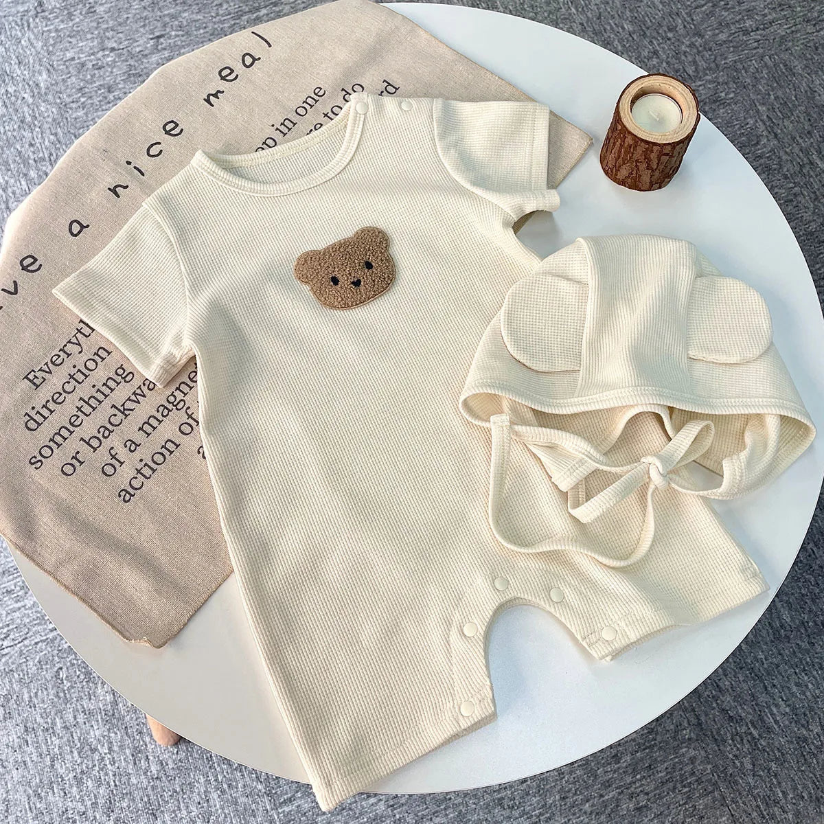 Barboteuse Ours Patch + Chapeau – Bébé Unisexe 0-24 mois